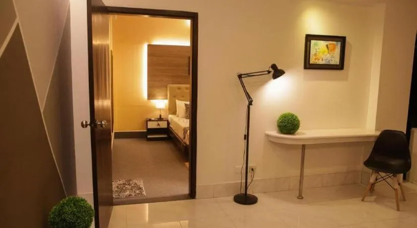 Bed in Tropical Daisy