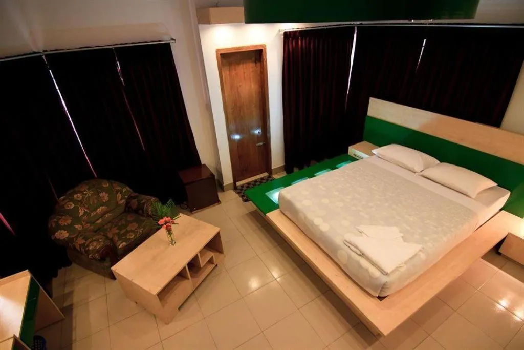 Bed in Tropical Daisy