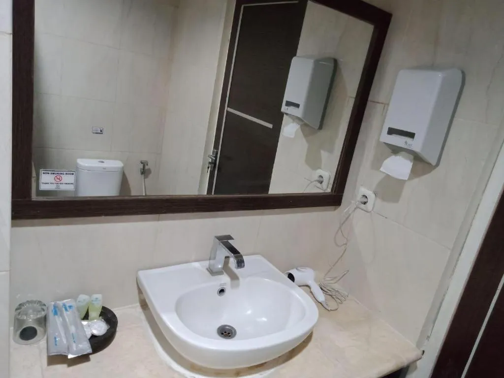 Alexander Hotel Tegal