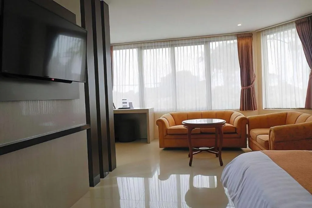 Alexander Hotel Tegal