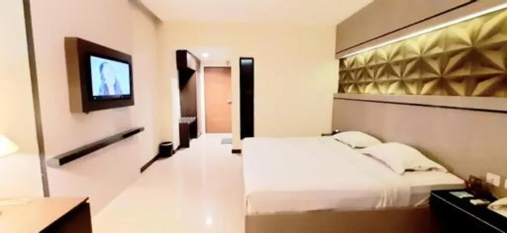 Bed in Alexander Hotel Tegal