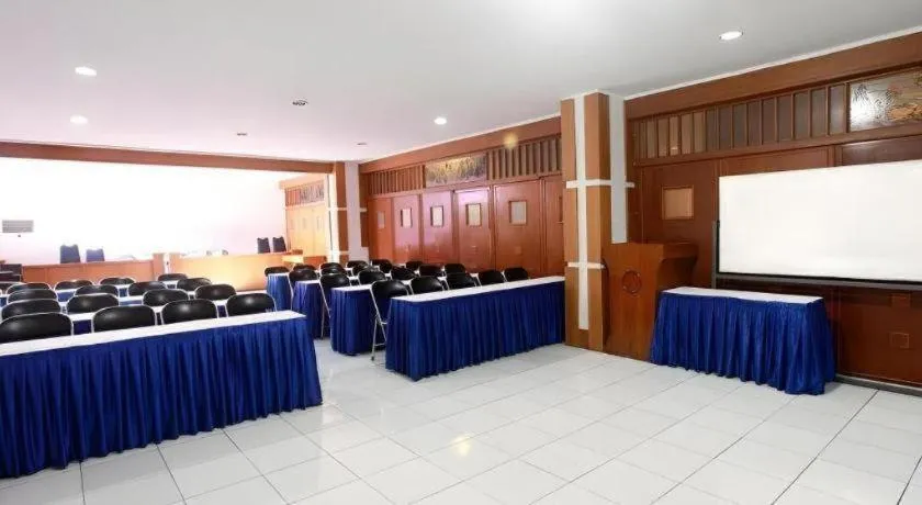 Alexander Hotel Tegal