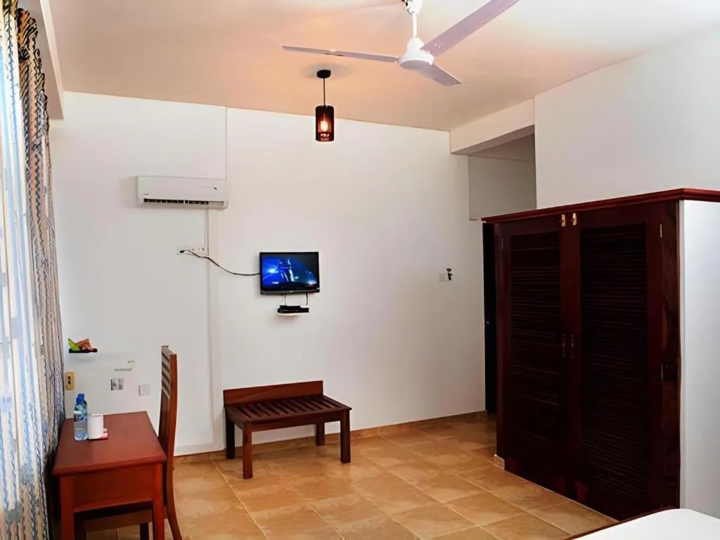 OYO 246 Roy Villa Beach Hotel