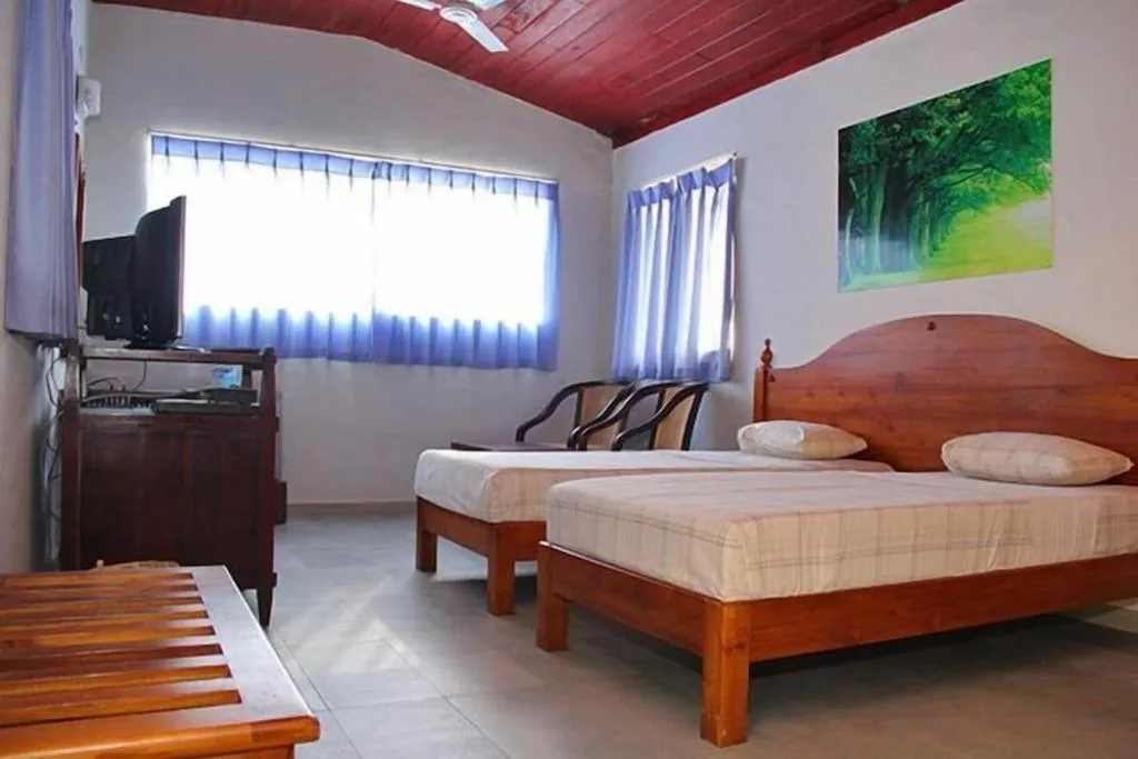 Bed in OYO 246 Roy Villa Beach Hotel