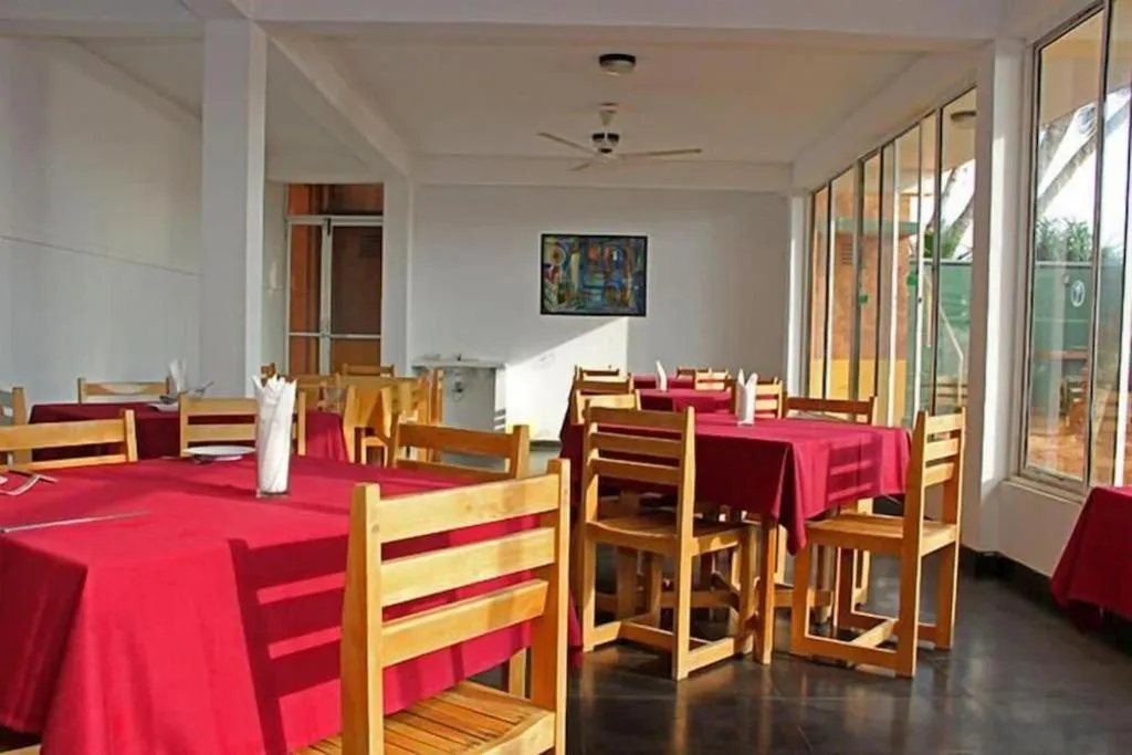 OYO 246 Roy Villa Beach Hotel