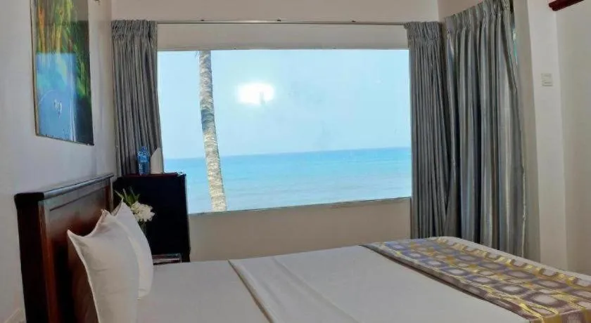 Bed in OYO 246 Roy Villa Beach Hotel