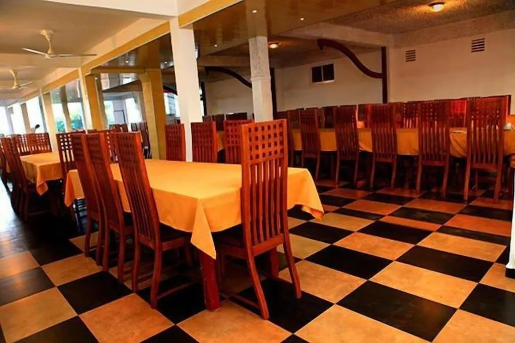 OYO 246 Roy Villa Beach Hotel