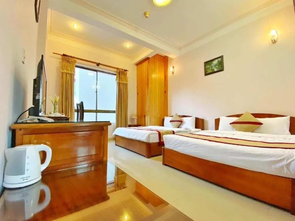 Bed in Gold Night Hotel