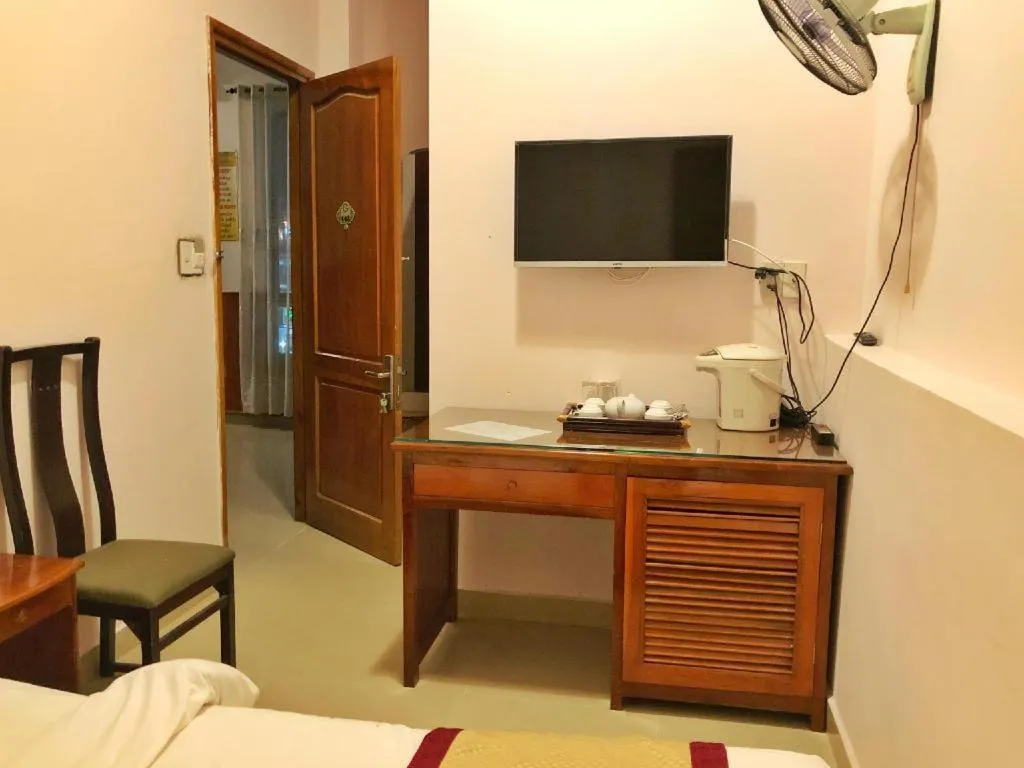 Bed in Gold Night Hotel