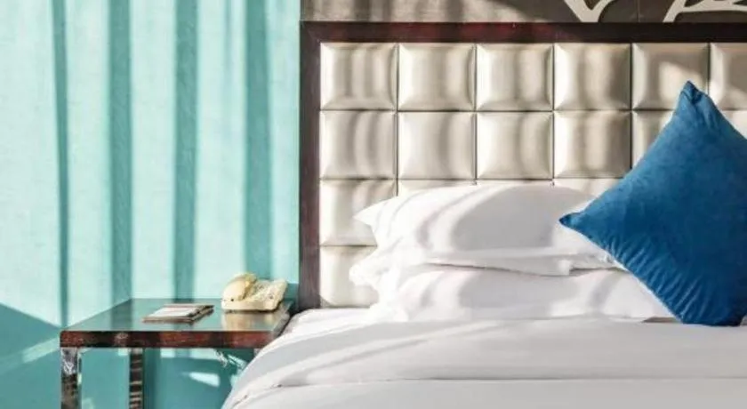 Bed in Kunming Long Way Hotel