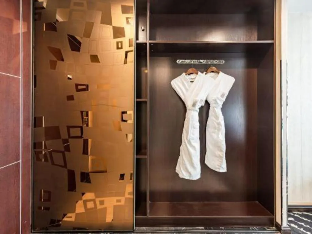 Kunming Long Way Hotel