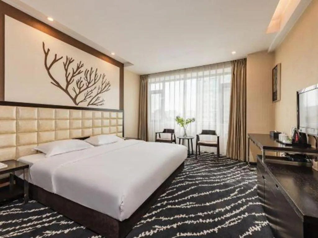 Kunming Long Way Hotel