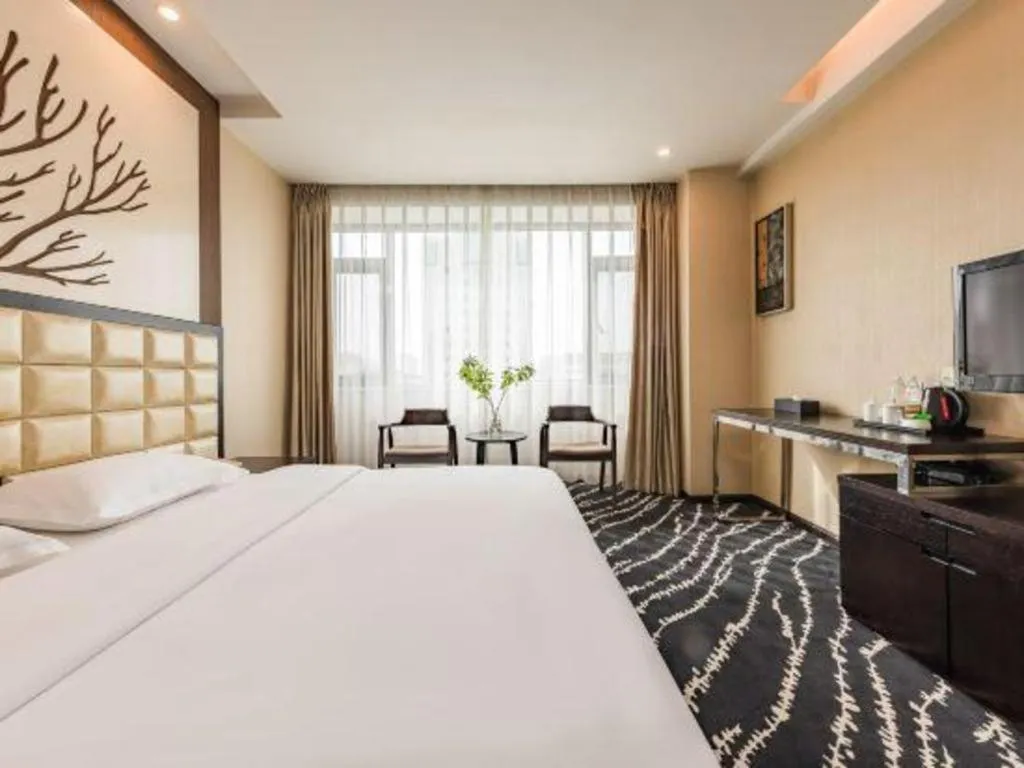 Bed in Kunming Long Way Hotel