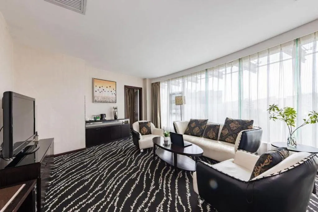 Kunming Long Way Hotel