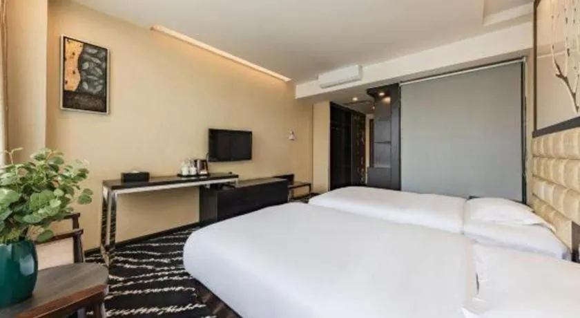 Bed in Kunming Long Way Hotel