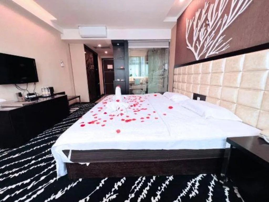 Bed in Kunming Long Way Hotel