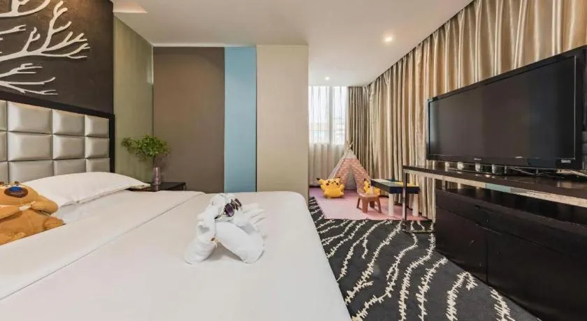 Bed in Kunming Long Way Hotel