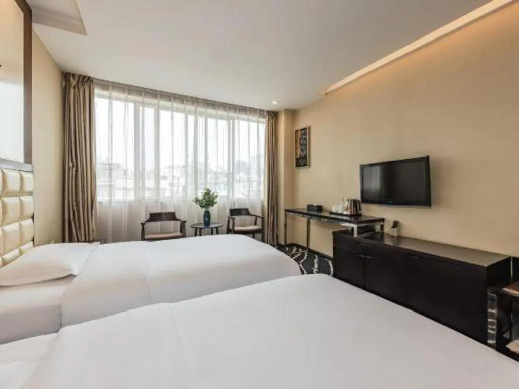 Bed in Kunming Long Way Hotel