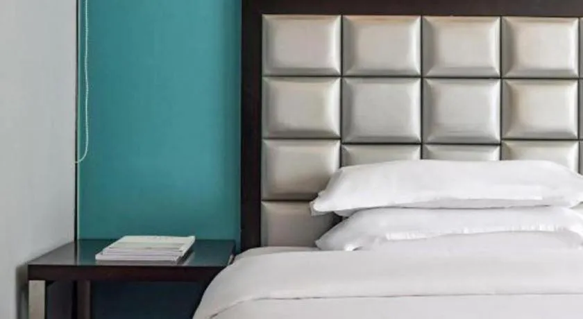 Bed in Kunming Long Way Hotel