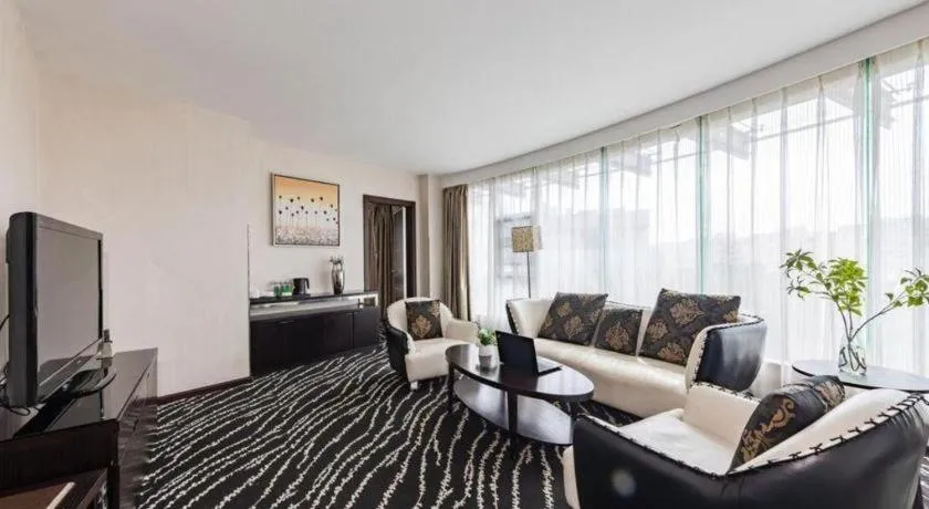 Kunming Long Way Hotel