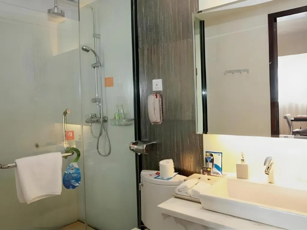 Kunming Long Way Hotel