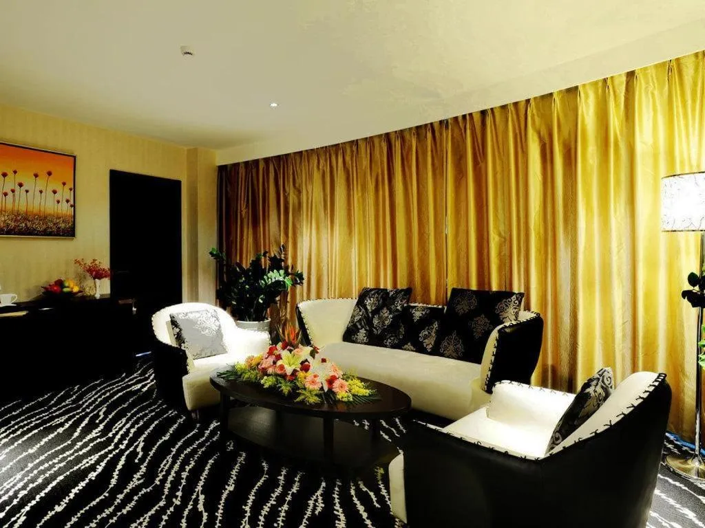 Kunming Long Way Hotel