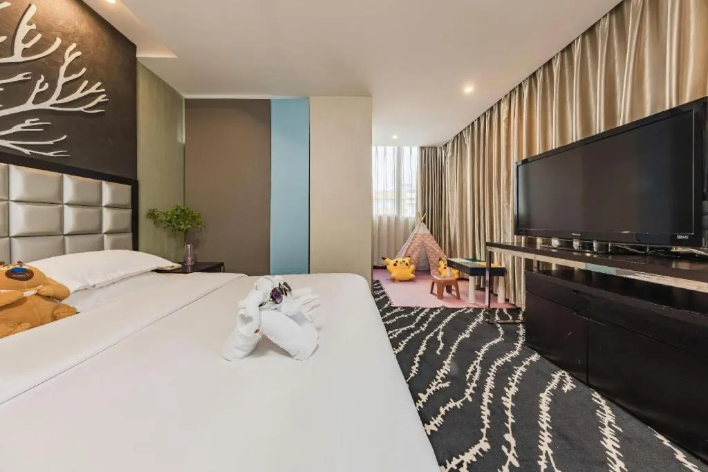 Bed in Kunming Long Way Hotel