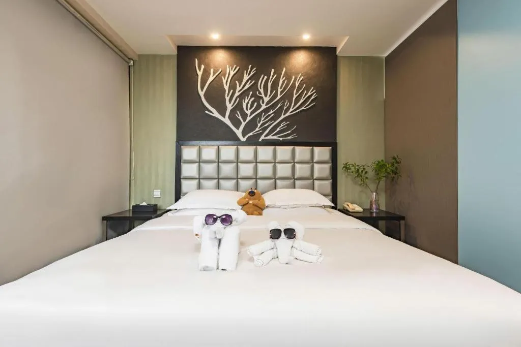 Bed in Kunming Long Way Hotel