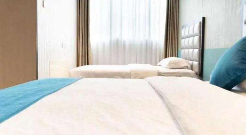 Bed in Kunming Long Way Hotel