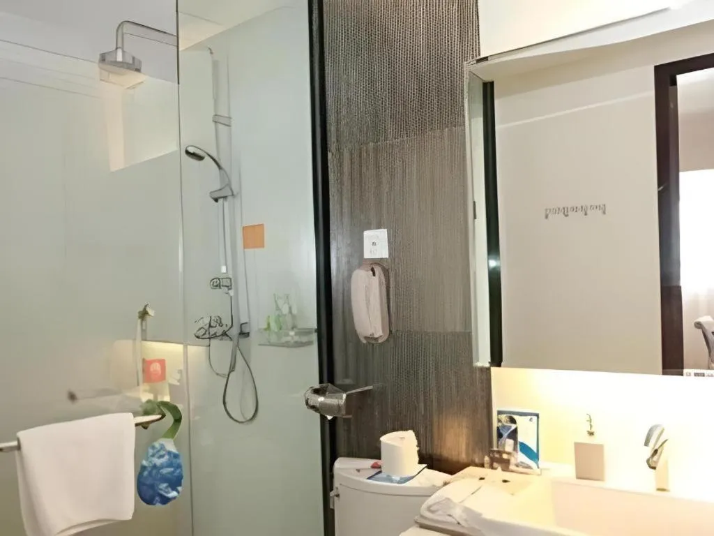 Kunming Long Way Hotel