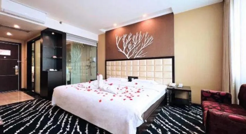 Bed in Kunming Long Way Hotel