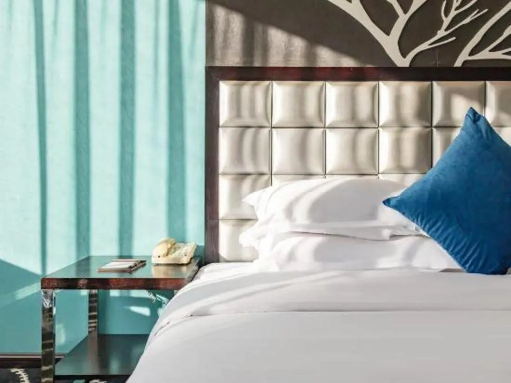 Bed in Kunming Long Way Hotel