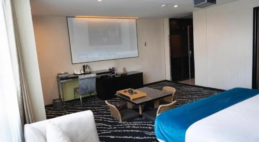 Bed in Kunming Long Way Hotel