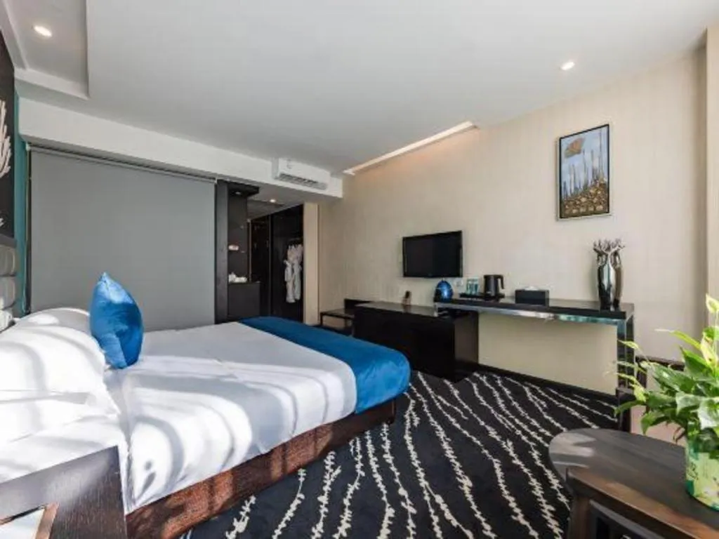 Bed in Kunming Long Way Hotel