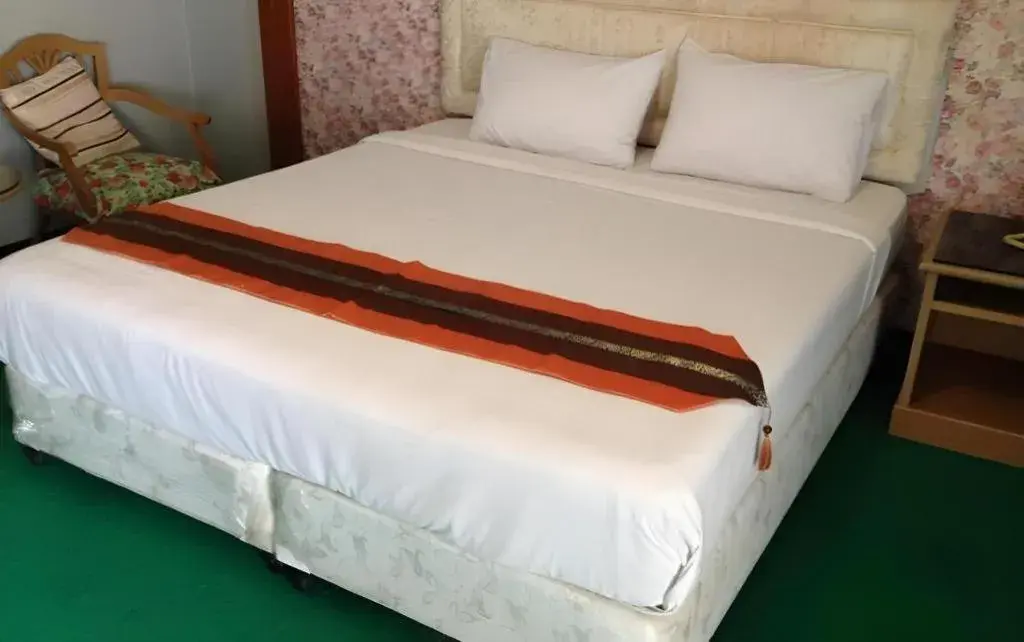 Bed in Chao Phya Grand Hotel Bed in Chao Phya Grand Hotel