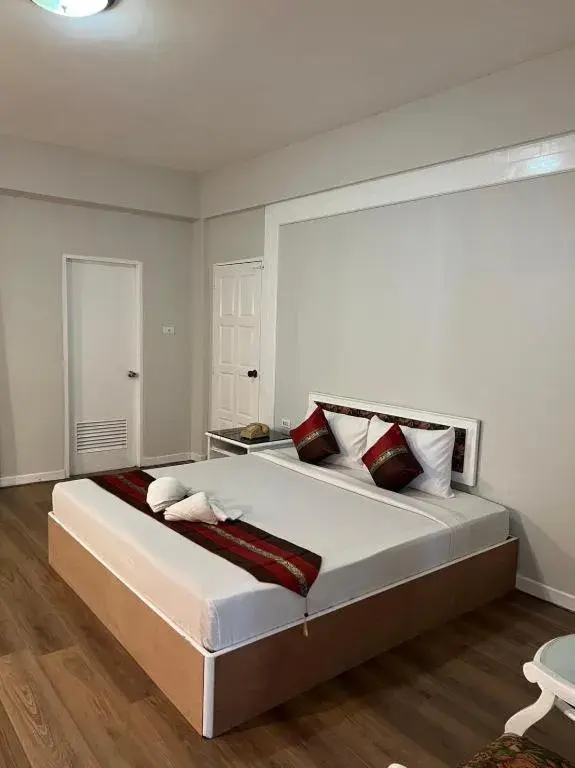 Bed in Chao Phya Grand Hotel Bed in Chao Phya Grand Hotel