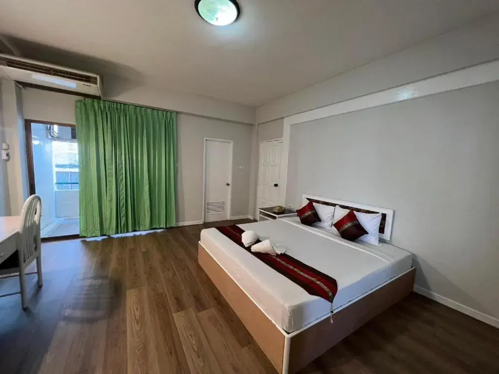 Bed in Chao Phya Grand Hotel Bed in Chao Phya Grand Hotel