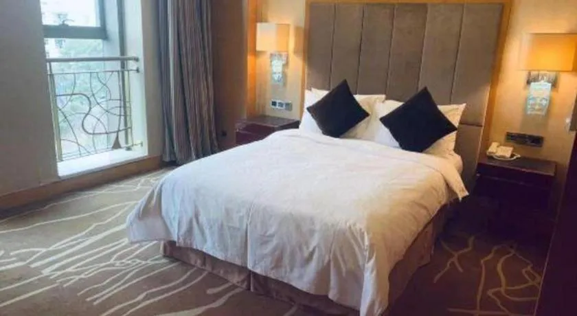 Bed in Gardenview Hotel