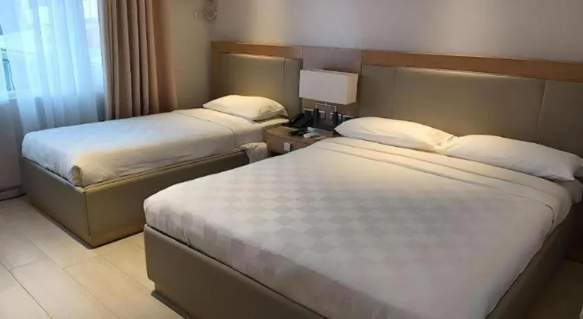 Bed in Avenue Suites