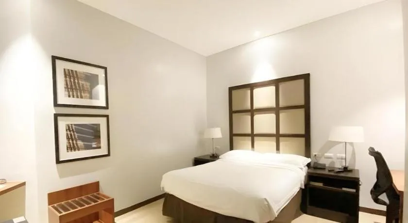 Bed in Avenue Suites