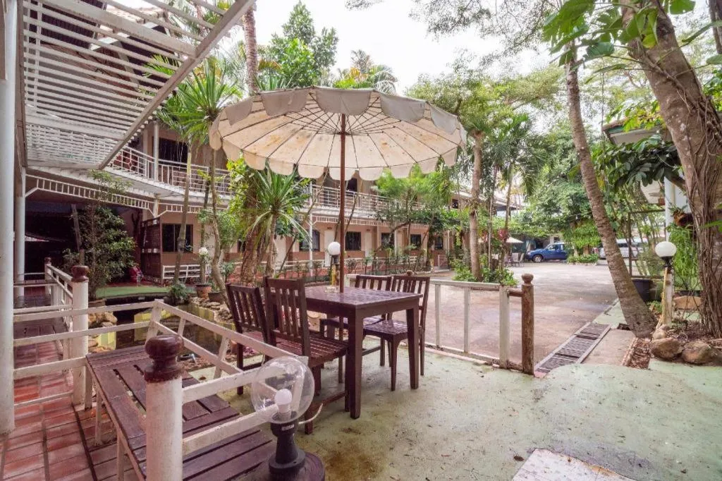 OYO 703 Koh Chang Riverside Resort