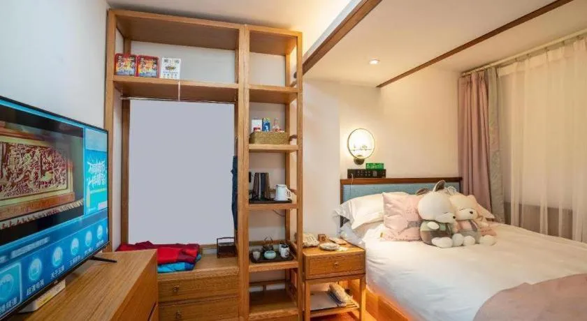 Bed in Huangshan Yupinglou Hotel