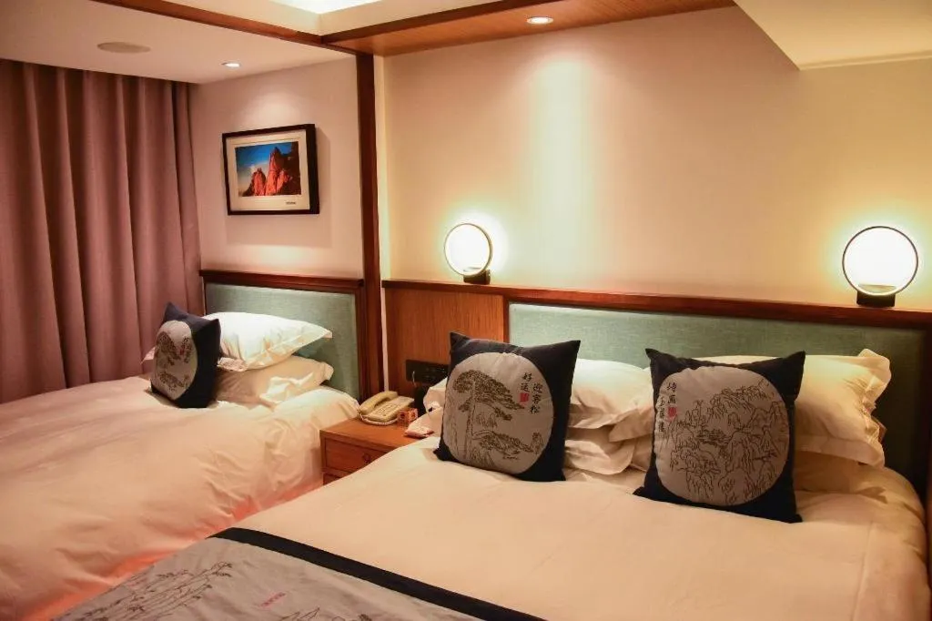 Bed in Huangshan Yupinglou Hotel