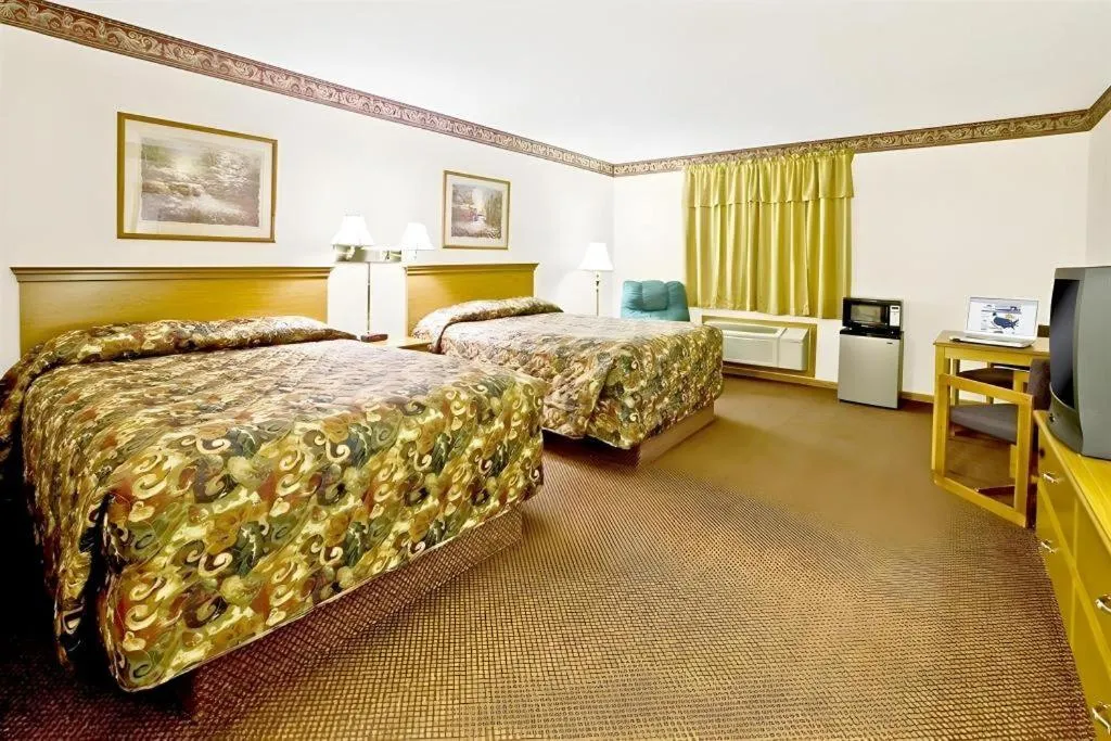 Bed in Americas Best Value Inn & Suites Thief River Falls