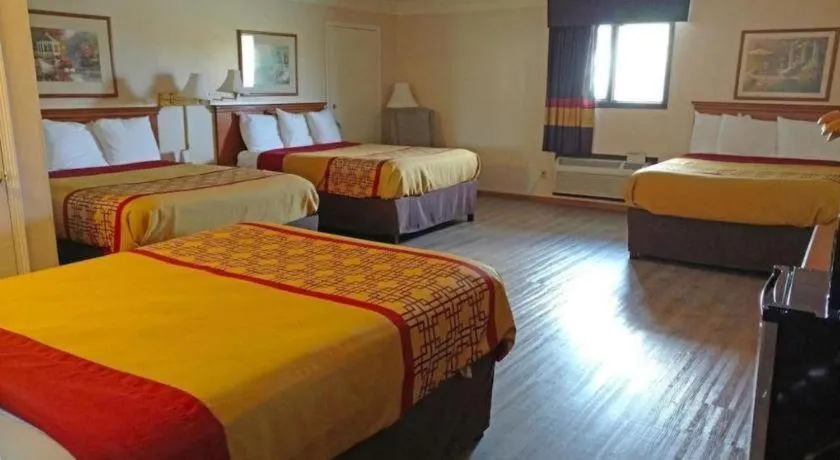 Bed in Americas Best Value Inn & Suites Thief River Falls