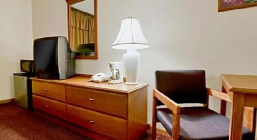 Americas Best Value Inn & Suites Thief River Falls