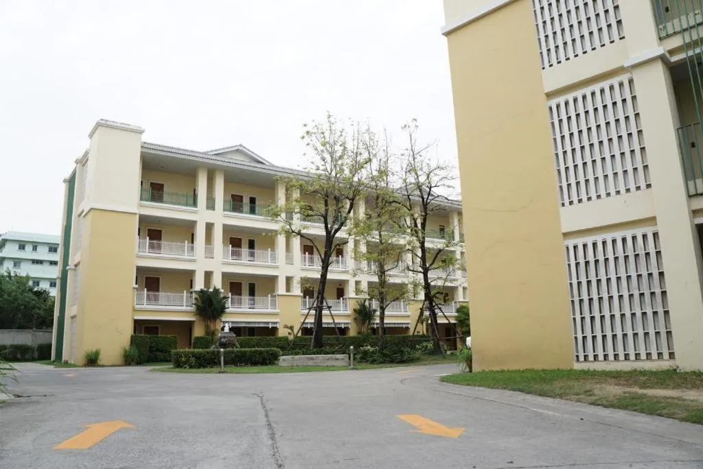 The One Residence Hotel