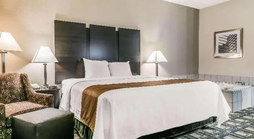 Bed in Suburban Studios Mason Hwy 42 Bed in Suburban Studios Mason Hwy 42