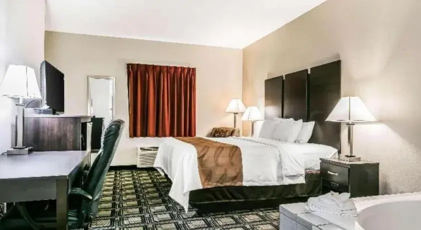 Bed in Suburban Studios Mason Hwy 42 Bed in Suburban Studios Mason Hwy 42