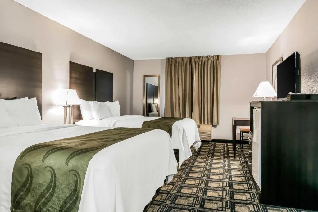 Bed in Suburban Studios Mason Hwy 42